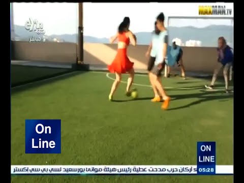 شاهد مهارات السيدات في كرة القدم أمام الرجال