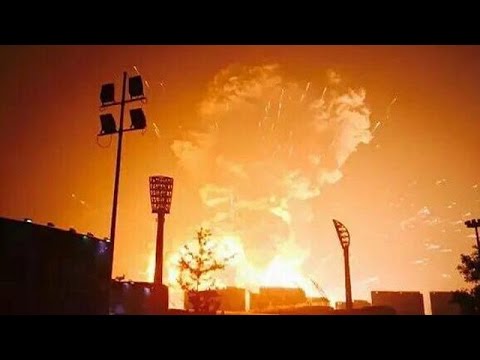 شاهد انفجار ضخم يهز مدينة تيانغين الصينية