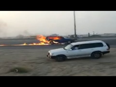 شاهد سعودي يحترق داخل سيارته خلال تفحيطه