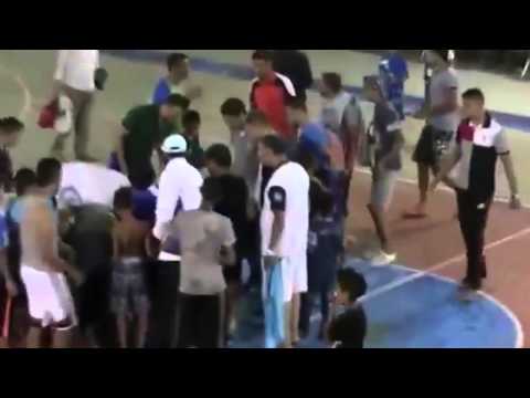 بالفيديو مذيع مغربي شاب يسقط ميتًا على الهواء مباشرة