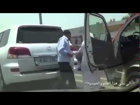 بالفيديو خليجي يضرب سائق حافة ميكروباص ويرفض العفو عنه
