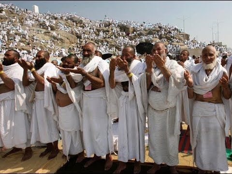 شاهد العلاج بالدفن في رمال مصر الحارة