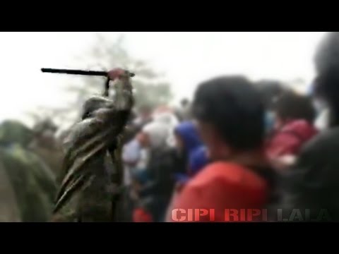 شاهد الشرطة المقدونية تعتدي بوحشية على لاجئين سوريين