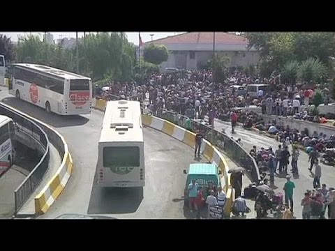 شاهد تفاقم أزمة المهاجرين من تركيا إلى اليونان برًا