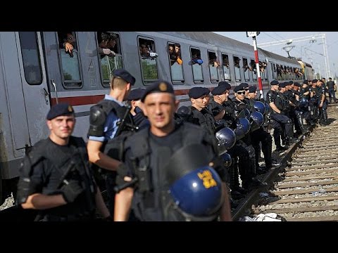 شاهد المجر تغلق بالأسلاك الشائكة حدودها مع كرواتيا