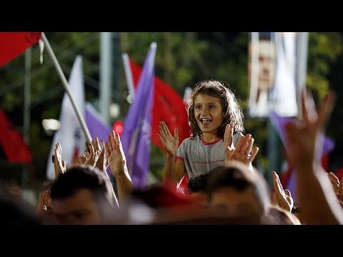 شاهد اليونانيون يتوجهون إلى صناديق الاقتراع للإدلاء بأصواتهم