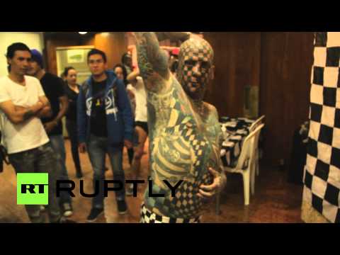 الرجل الشطرنج صاحب الجسد الأكثر وشمًا