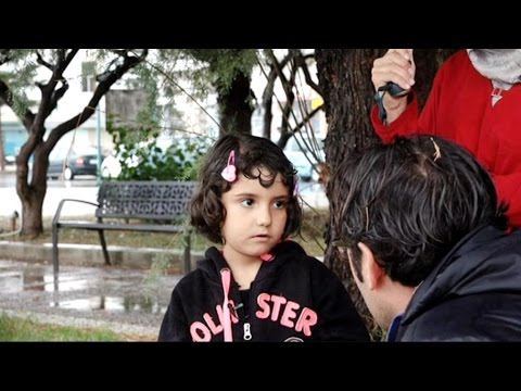 شاهد سارة  طفلة سورية نجت من الموت بأعجوبة