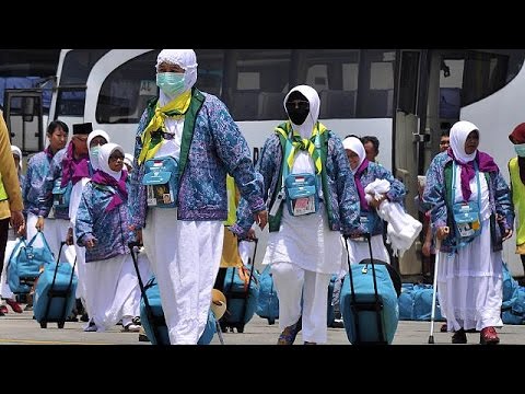 شاهد الحجاج المسلمون يتوجهون إلى عرفة