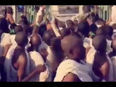 شاهد مشاهد تبرز مدى الازدحام في صفوف الحجاج