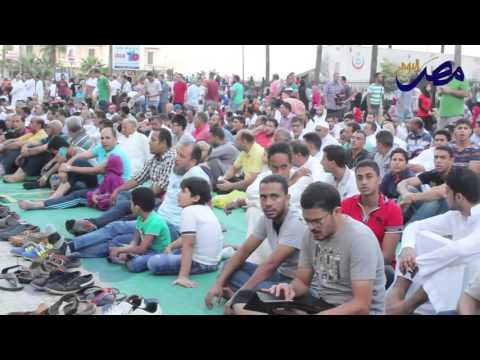 مآذن المساجد تصدح بالتكبير والأهالي يتقربون إلى الله