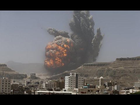 شاهد انفجارات عنيفة في صنعاء جراء غارات التحالف
