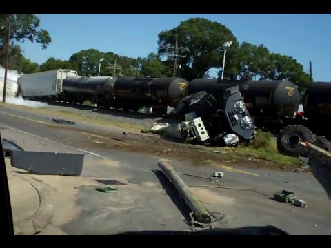 شاهد ماذا حدث لشاب حاول ركوب قطار وهو يتحرك 