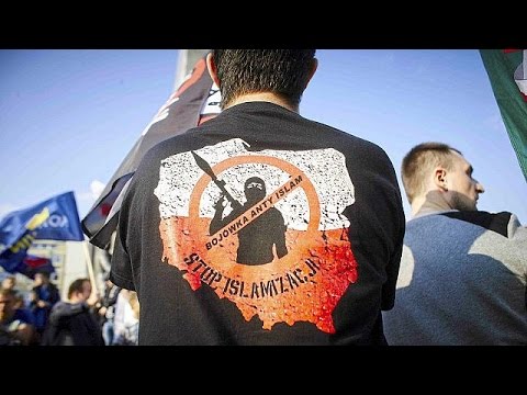 شاهد أنصار بيغيدا يتظاهرون في درسدن ضد تدفق اللاجئين إلى ألمانيا