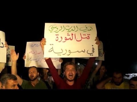 شاهد مظاهرات ليلية في إدلب رفضا للتدخل الروسي