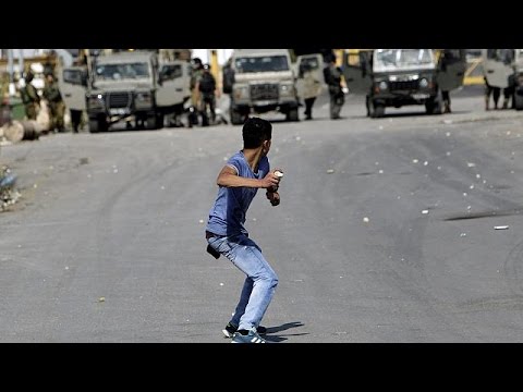 شاهد أهالي خان يونس يحتجون على استشهاد ستة فلسطينيين