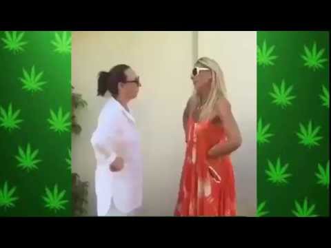 شاهد أطرف مقارنة بين مشاجرات الشباب والفتيات