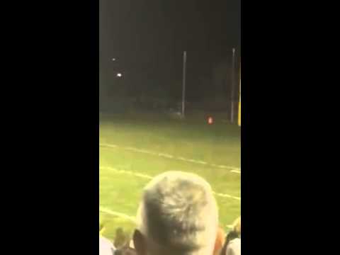 شاهد غزال شريد يقتحم مباراة كرة قدم مدرسية