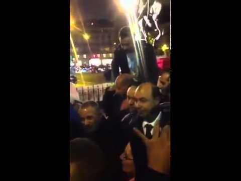 شاب يعتدي بالضرب على أحمد موسى في فرنسا