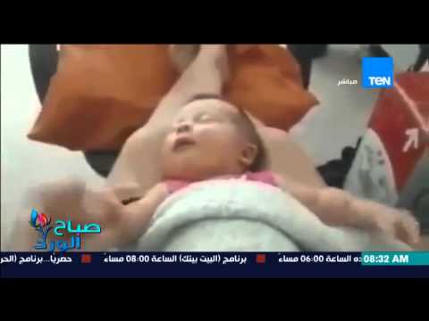رد فعل طفل نائم أزعجته والدته