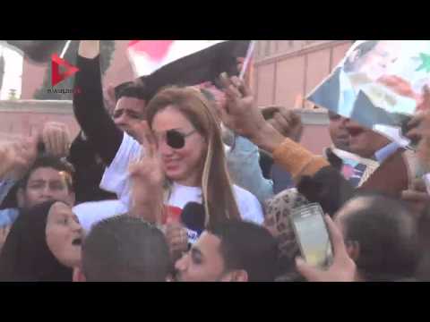 الإعلامية ريهام السعيد تتظاهر دعمًا للجيش