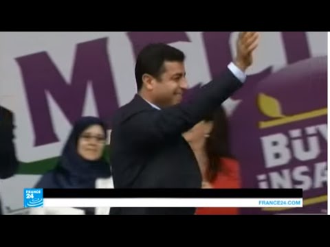 شاهد صلاح الدين دمرداش يخطف الأضواء