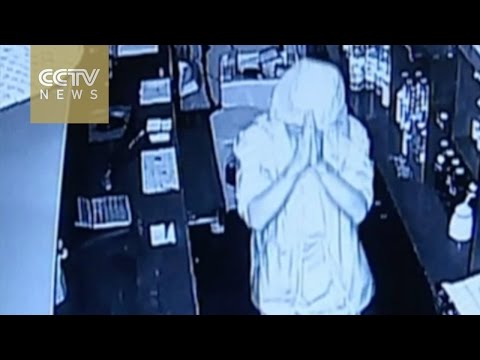 لص يحيى صاحب المحل قبل سرقة مطعمه