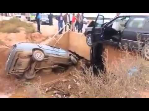 بالفيديو حادثة سير خطيرة وسط الطريق بين العروي والدرويش