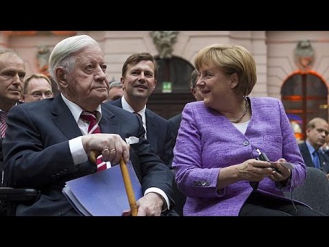 شاهد ألمانيا تشيد بخصال مستشارها السابق هيلموت شميت