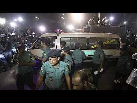 شاهد بنغلاديش تُنفِّذ حُكمَ الإعدام في قيادييْن من المعارضة