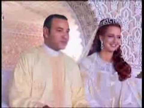 شاهد لقطة للملك محمد السادس وهو يضرب أخته