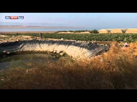 بعد تزايد معدلات التبخر ظهور حفر بالبحر الميت في الأردن