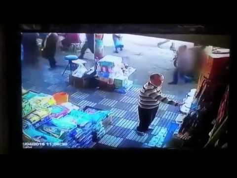 بالفيديو سيدة تلقن متحرشا علقة