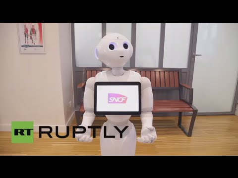 الروبوت فلفل يقدم المعلومات للركاب