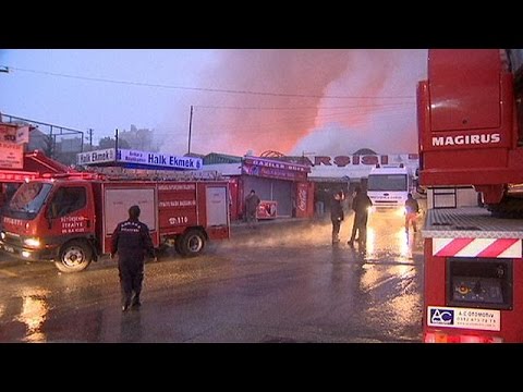 شاهدحريق هائل في السوق الشعبي العثماني