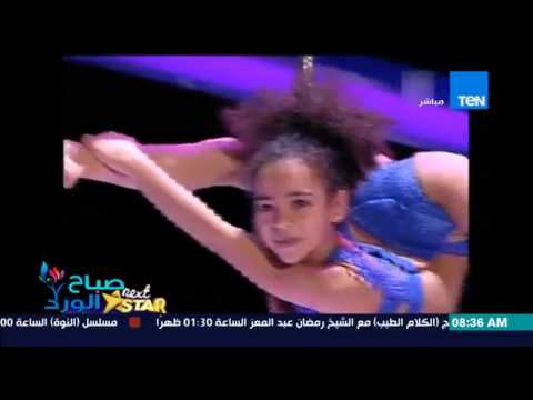 شاهد طفلة تبهر أعضاء لجنة تحكيم أحد برامج المواهب