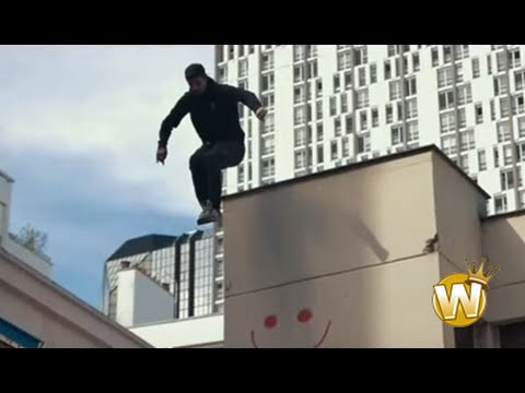 شاهد  ثور هائج ينتقم من شاب