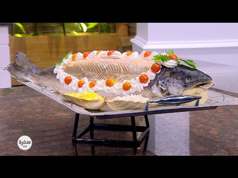 عمل سالمون مع سلطة البطاطس