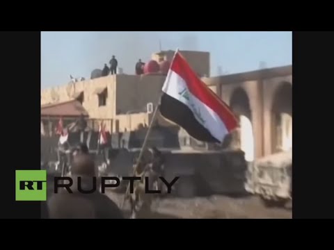 فيديو لحظة رفع العلم العراقي فوق المجمّع الحكومي وسط الرمادي