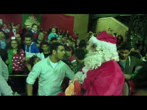 موكب بابا نويل يظهر في شوارع مصر