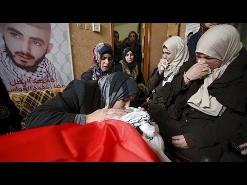آلاف الفلسطينيين يشيِّعون جثامين 14 شخصًا قُتِلوا بالرصاص الإسرائيلي