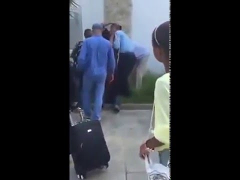 فيديو لحظة اعتداء شرطي على مواطن