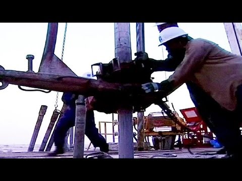 أسعار النفط تتراجع إلى أقل من 31 دولارًا للبرميل