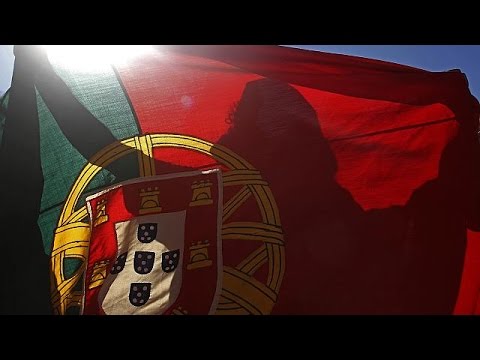 شاهد البرتغاليون يريدون رئيسًا محايدًا أمام الأحزاب السياسية