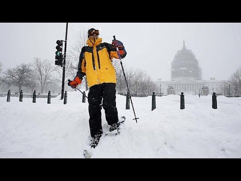 شاهد الثلوج تعيق حركة النقل على الساحل الشرقي للولايات المتحدة