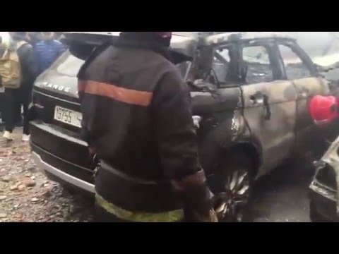 بالفيديو انفجار سيارة في الشارع يربك سكان طنجة