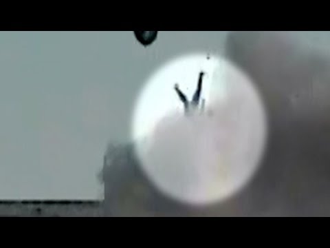 لحظة تطاير مشتبه به عقب انقلاب سيارته