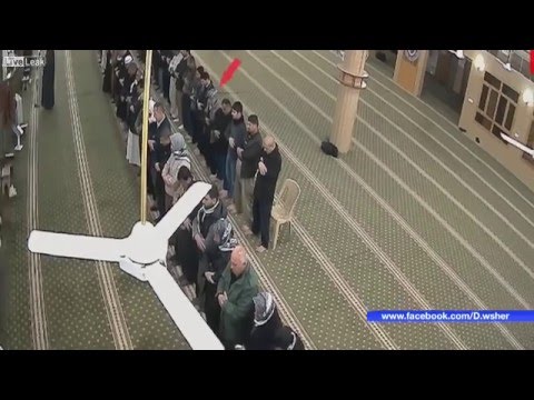 لحظة وفاة رجل أثناء صلاته بالمسجد