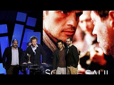 المجريون يوزّعون الشمبانيا بعد فوز فيلم  صن أوف سول  بالأوسكار