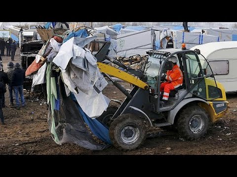 فرنسا تشرع في إخلاء مخيَّم الصفيح في كَالي